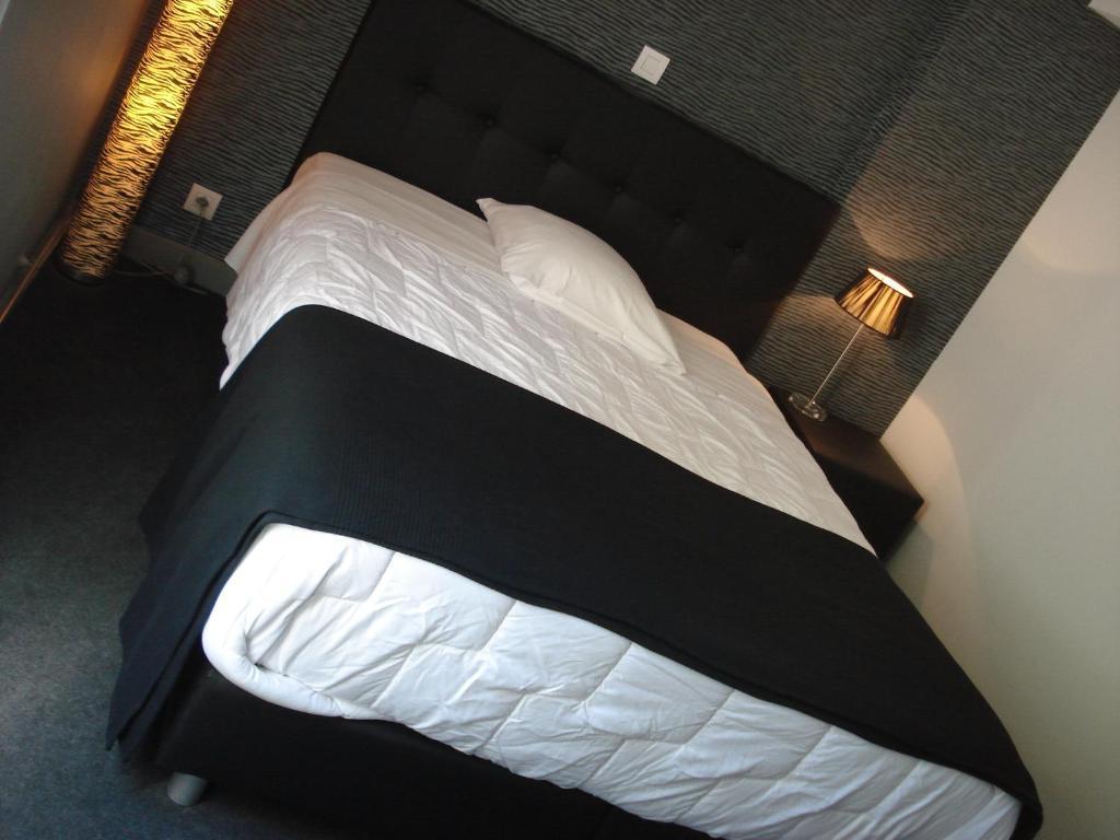 Hotel La Fayette Rochefort Habitación foto